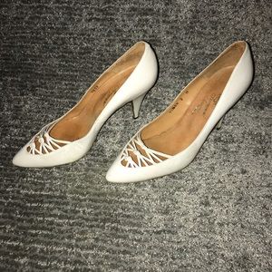 Rosina Ferragamo Schiavone Vintage White Pumps Sz9